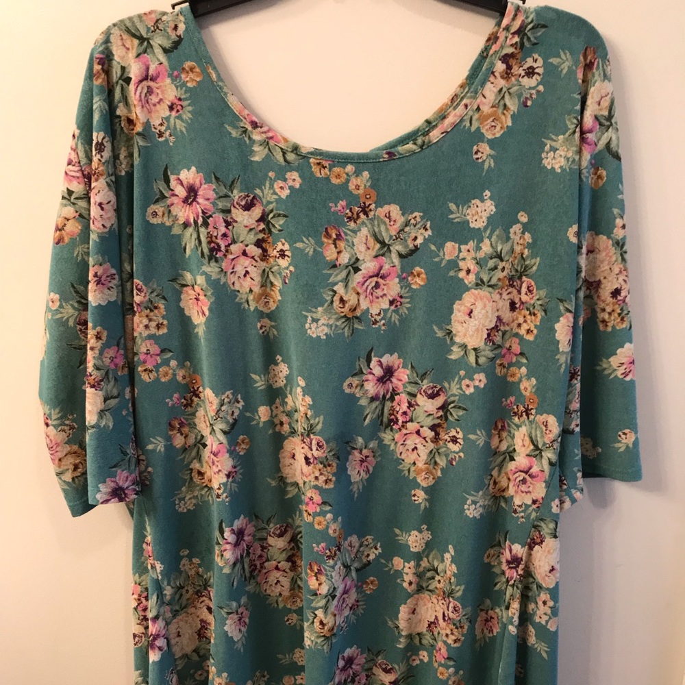 Green floral loose quarter sleeve top - Plus Size